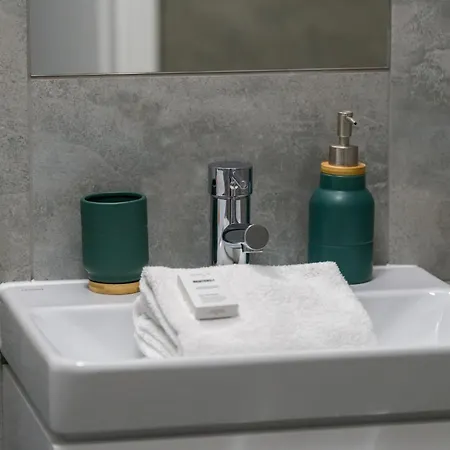 Stylish Apartment With Balcony Poznan By Renters 아파트 *