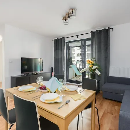 Stylish Apartment With Balcony Poznan By Renters