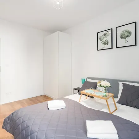 Stylish Apartment With Balcony Poznan By Renters