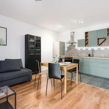 Stylish Apartment With Balcony Poznan By Renters